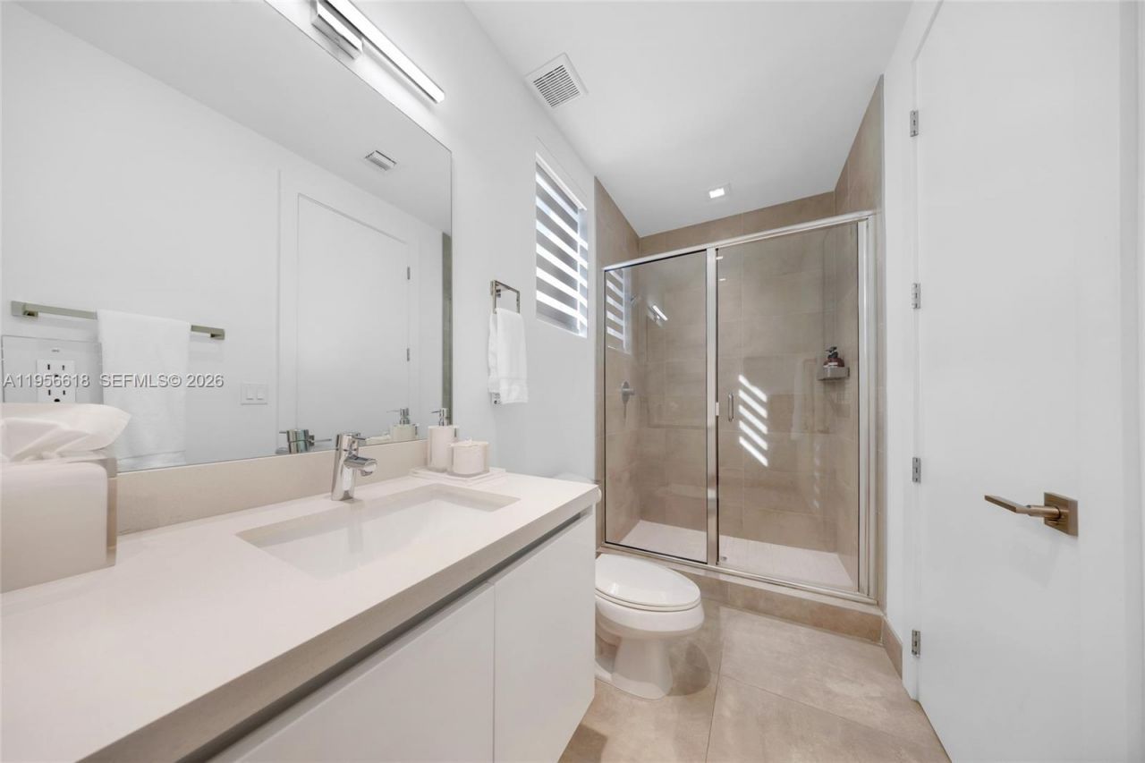 7541 NW 97th Ct, Doral, FL 33178 Photo