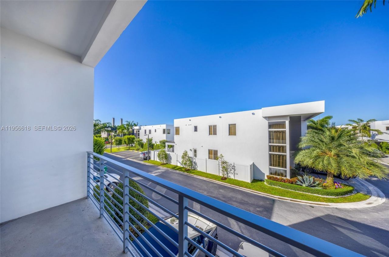 7541 NW 97th Ct, Doral, FL 33178 Photo