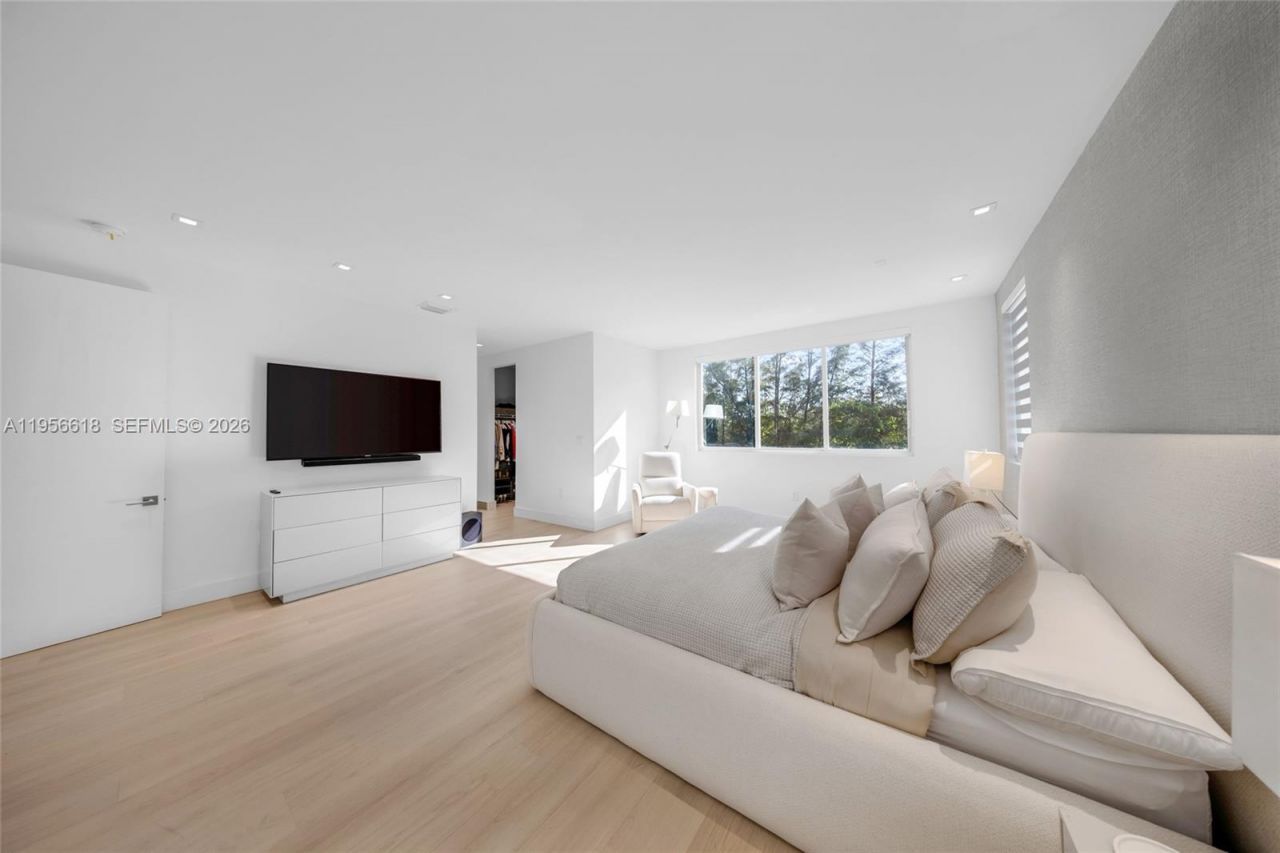 7541 NW 97th Ct, Doral, FL 33178 Photo