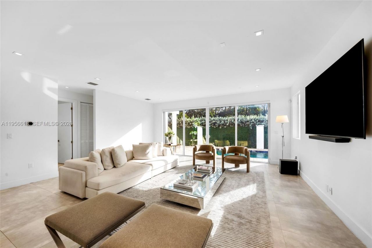 7541 NW 97th Ct, Doral, FL 33178 Photo