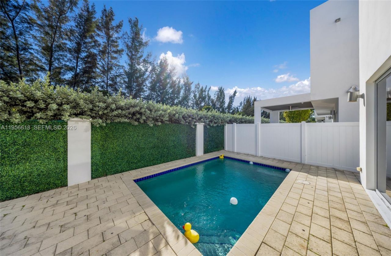 7541 NW 97th Ct, Doral, FL 33178 Photo