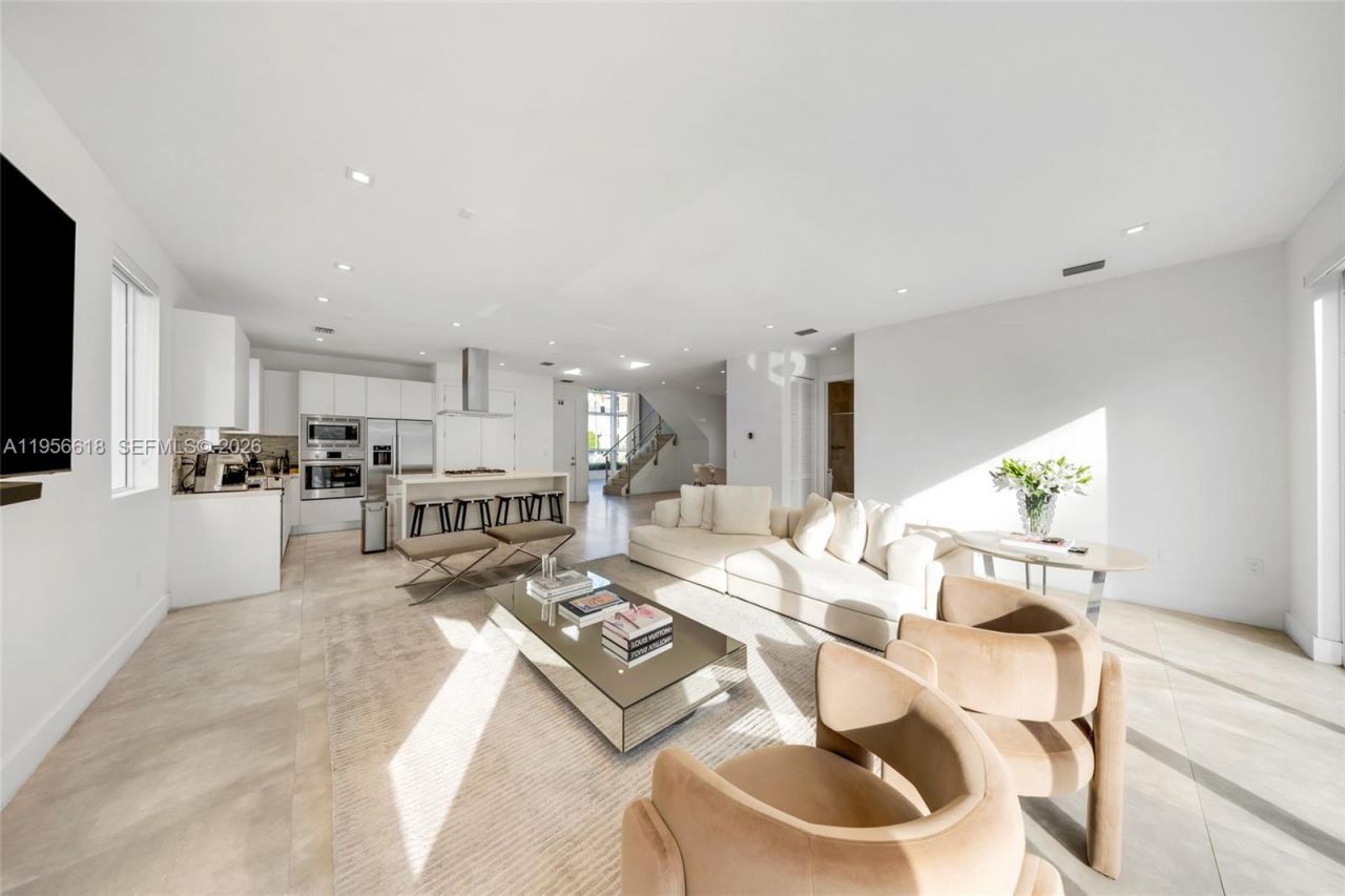 7541 NW 97th Ct, Doral, FL 33178 Photo