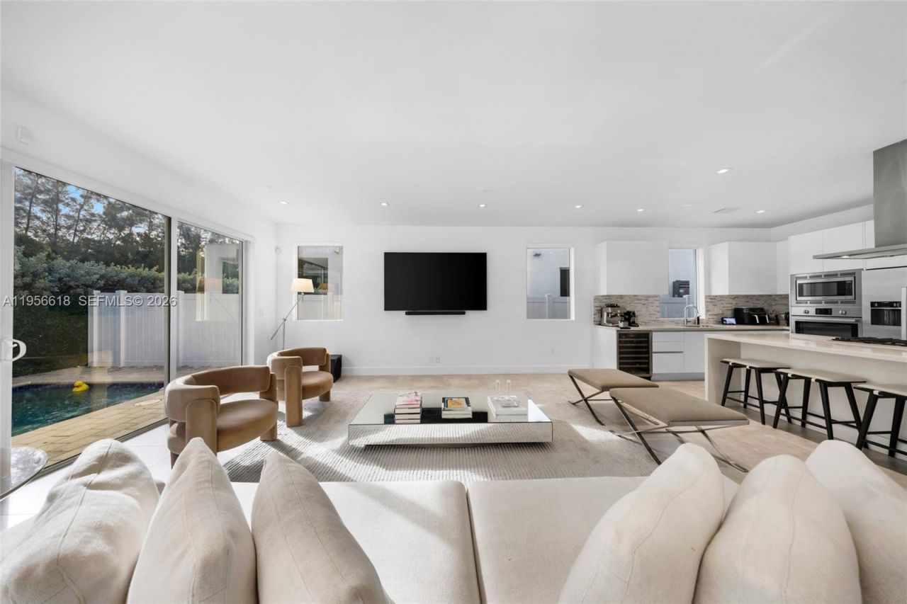 7541 NW 97th Ct, Doral, FL 33178 Photo