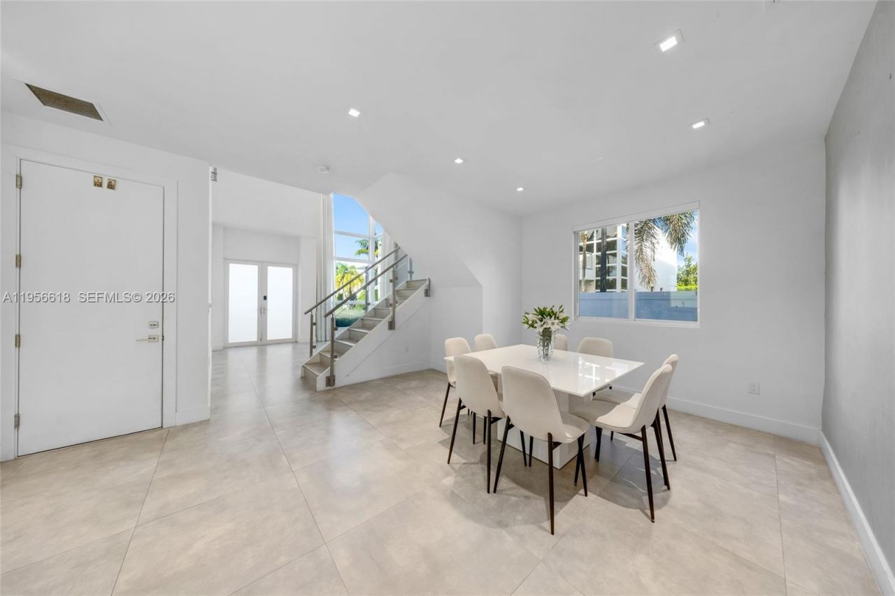 7541 NW 97th Ct, Doral, FL 33178 Photo