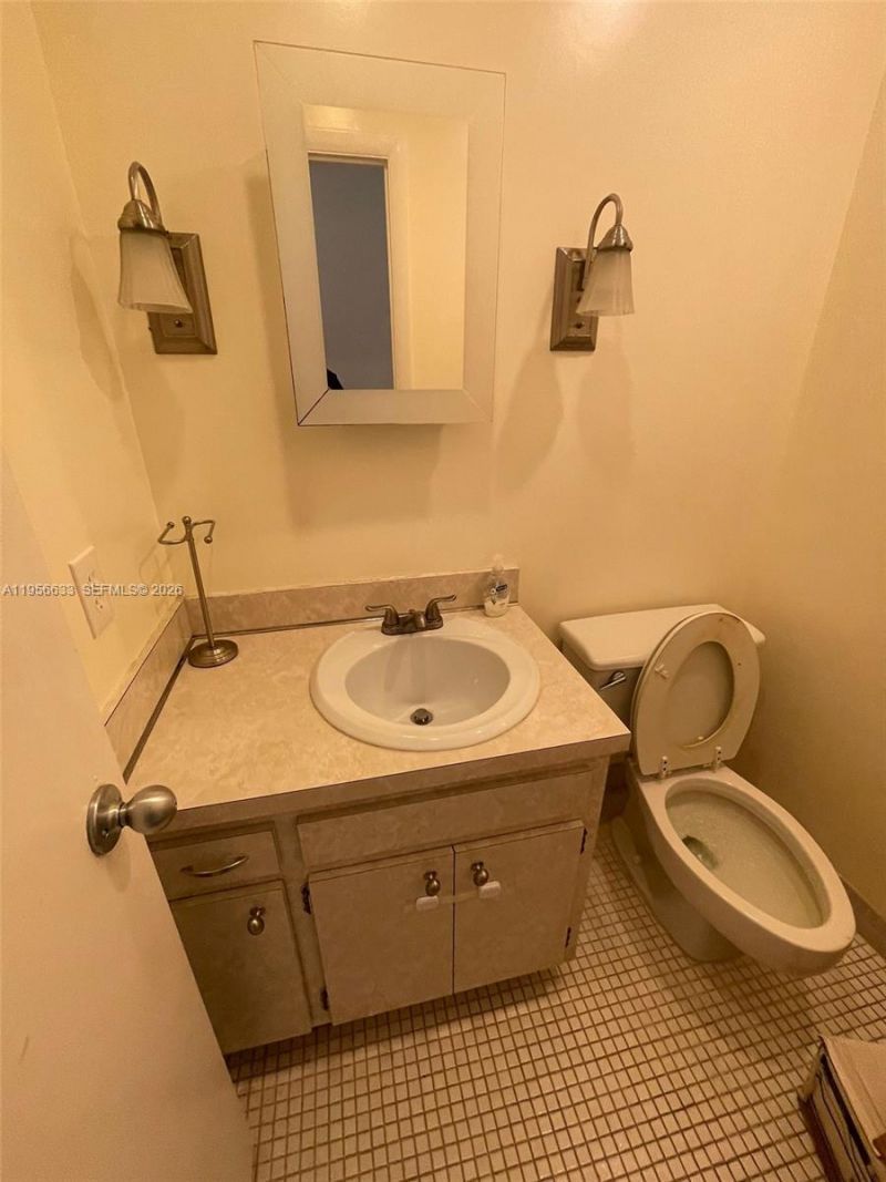 4000 N Hills Dr , Unit 32, Hollywood, FL 33021 Photo