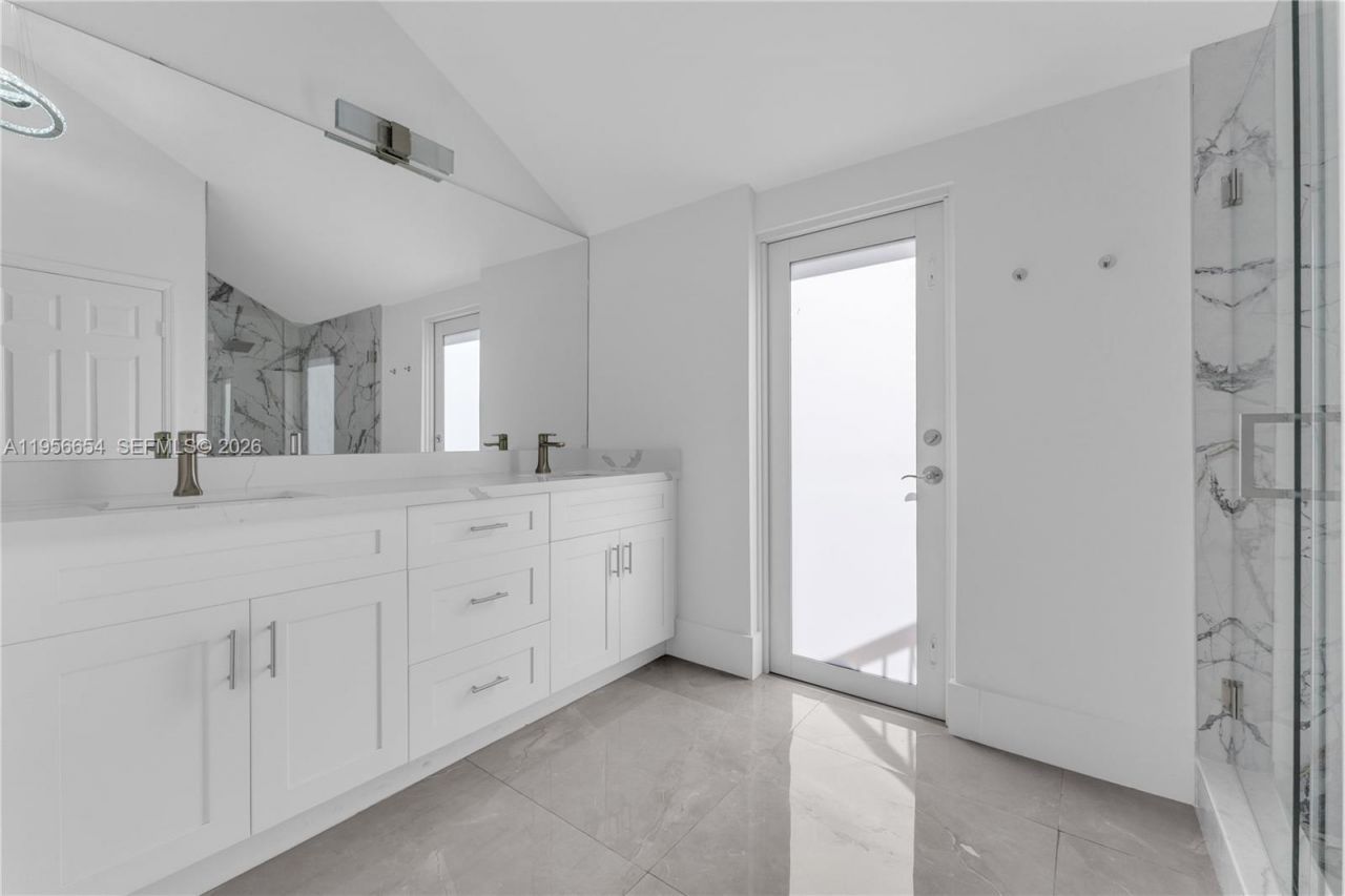 11824 SW 43rd Ct , Davie, FL 33330 Photo