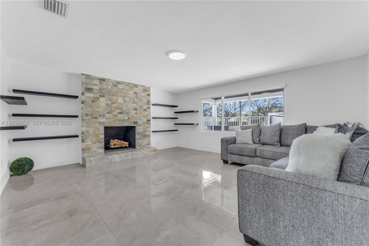 11824 SW 43rd Ct , Davie, FL 33330 Photo