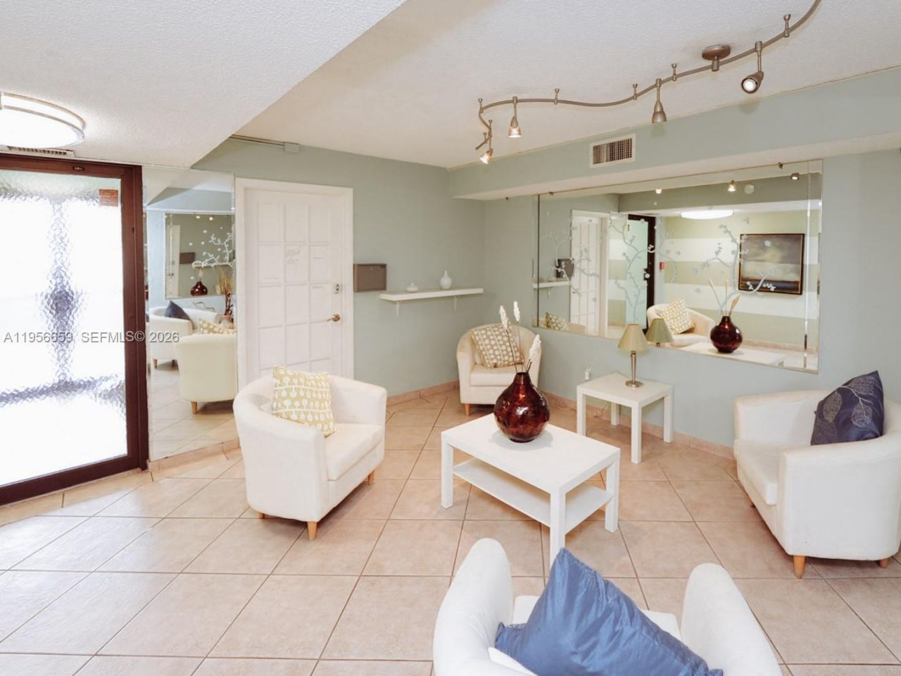 130 S Shore Dr, Unit 3C, Miami Beach, FL 33141 Photo