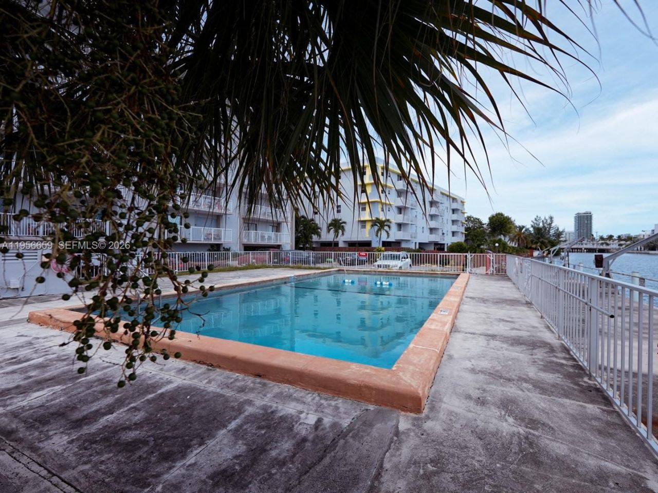 130 S Shore Dr, Unit 3C, Miami Beach, FL 33141 Photo