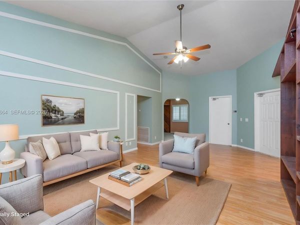 9360 S Chelsea Dr S, Plantation, FL 33324