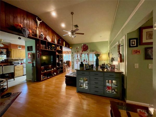 9360 S Chelsea Dr S, Plantation, FL 33324