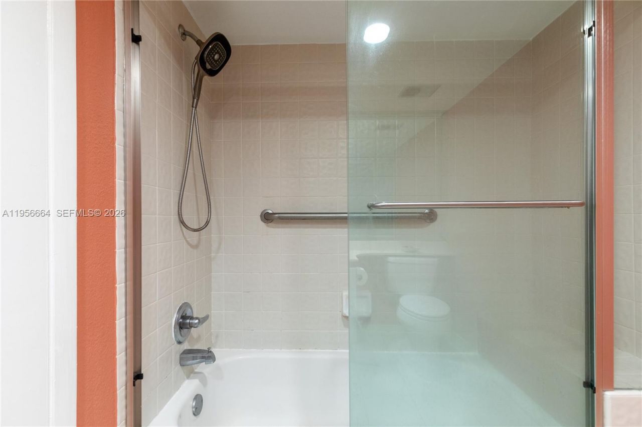 9360 S Chelsea Dr S, Plantation, FL 33324 Photo