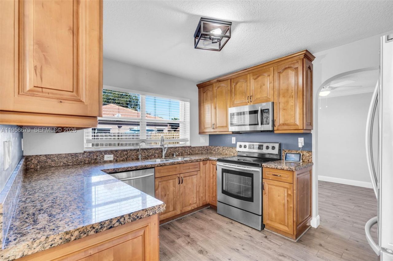 19249 NW 13th St, Pembroke Pines, FL 33029 Photo