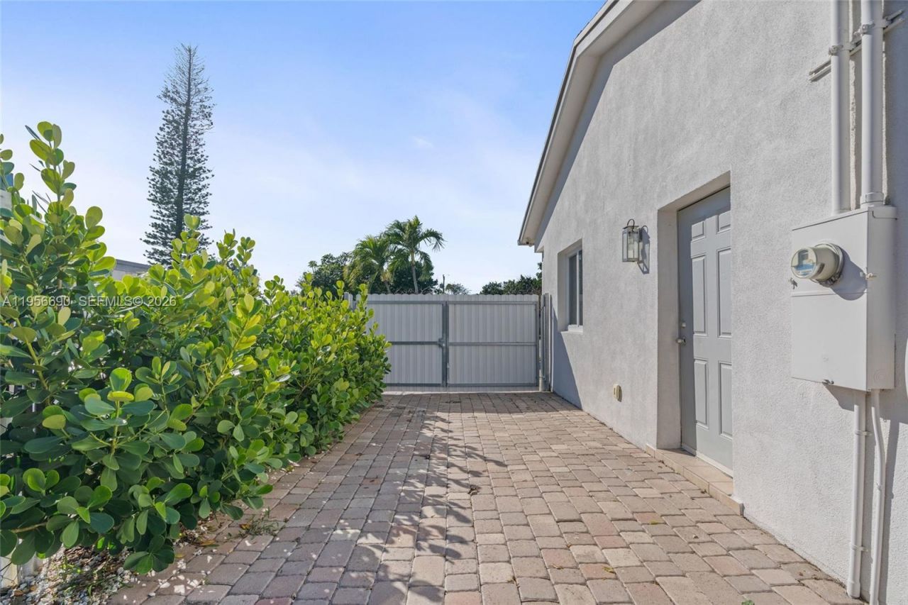 12045 NW 20th Ave, Miami, FL 33167 Photo