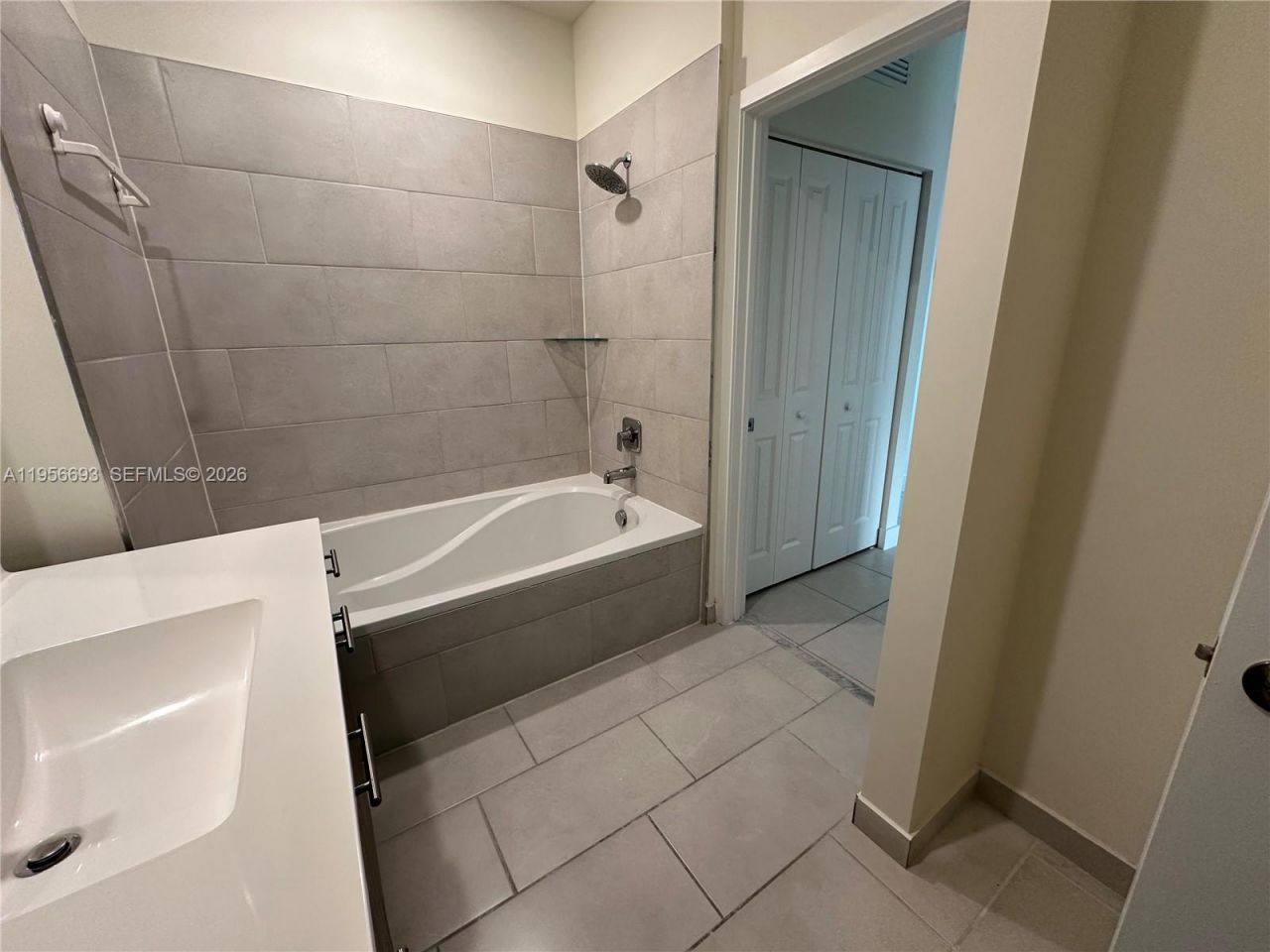 8265 NW 41 St, Unit 402, Doral, FL 33166 Photo
