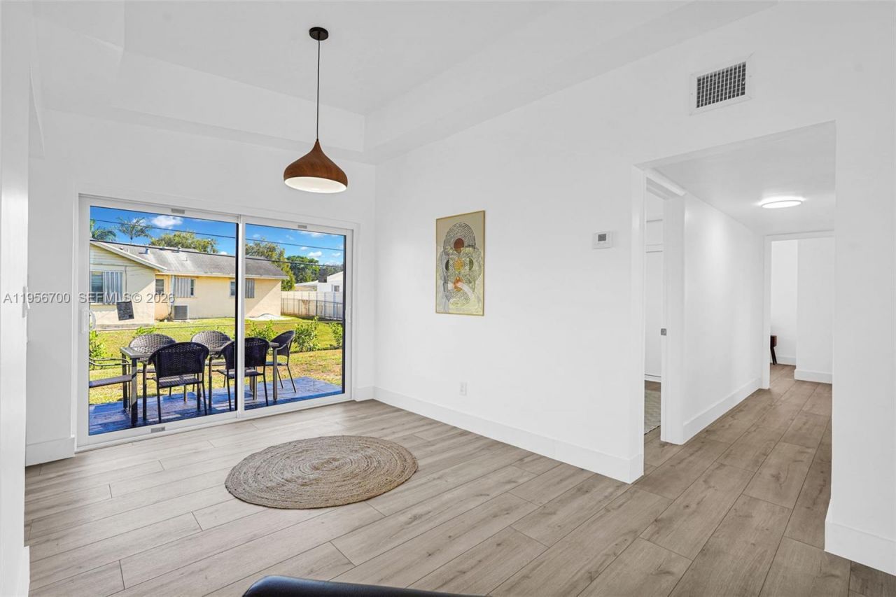 5730 SW 54th Ter, Davie, FL 33314 Photo