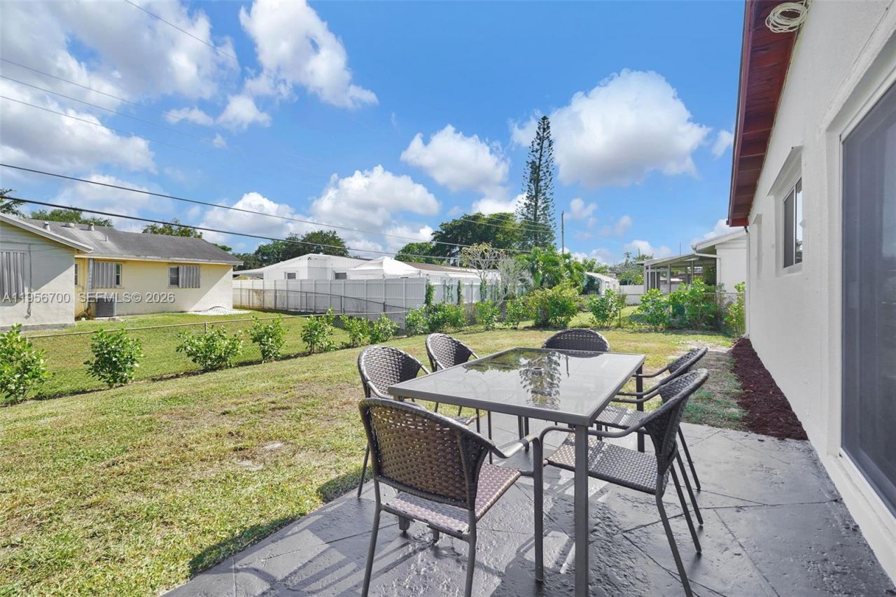 5730 SW 54th Ter, Davie, FL 33314 Photo