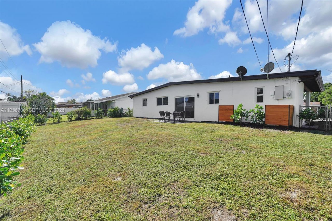 5730 SW 54th Ter, Davie, FL 33314 Photo