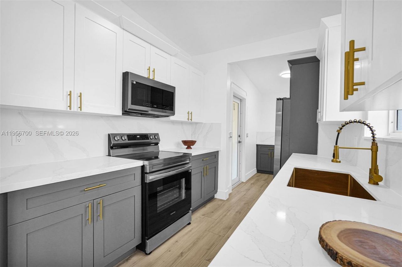 5730 SW 54th Ter, Davie, FL 33314 Photo