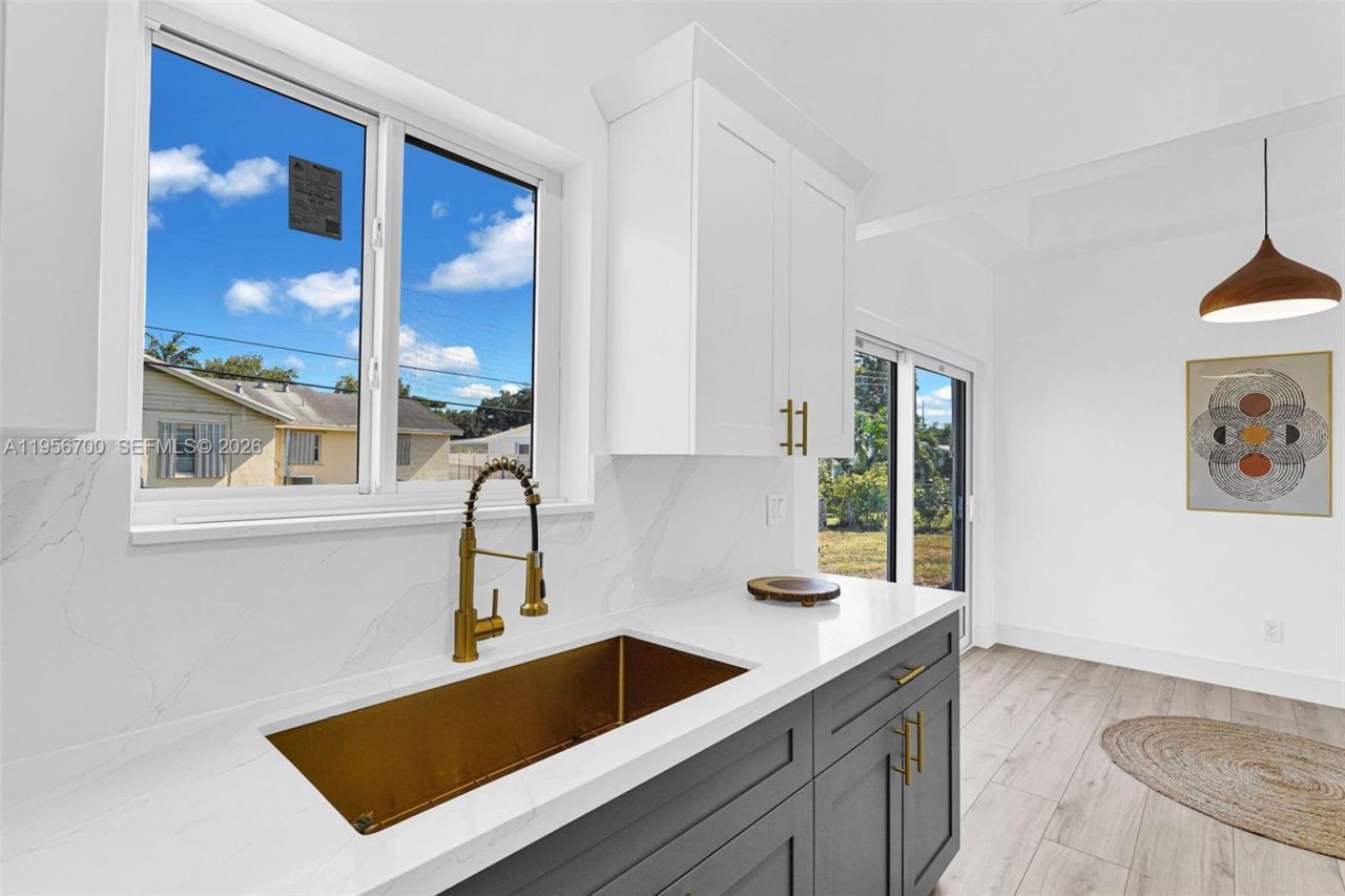 5730 SW 54th Ter, Davie, FL 33314 Photo