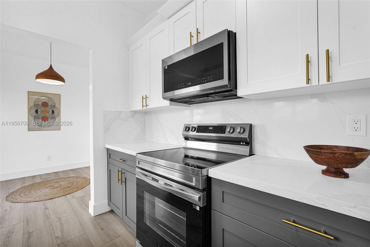 5730 SW 54th Ter, Davie, FL 33314 Photo