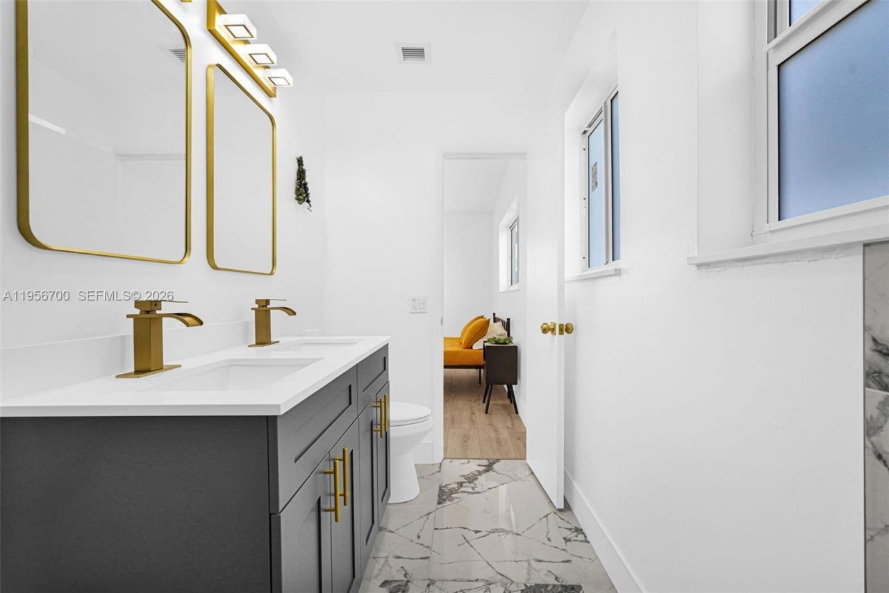 5730 SW 54th Ter, Davie, FL 33314 Photo