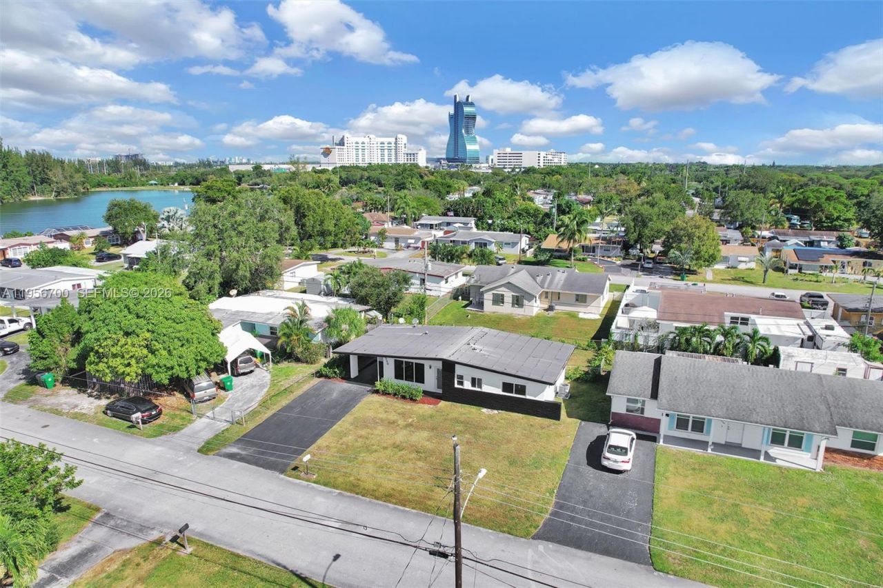 5730 SW 54th Ter, Davie, FL 33314 Photo