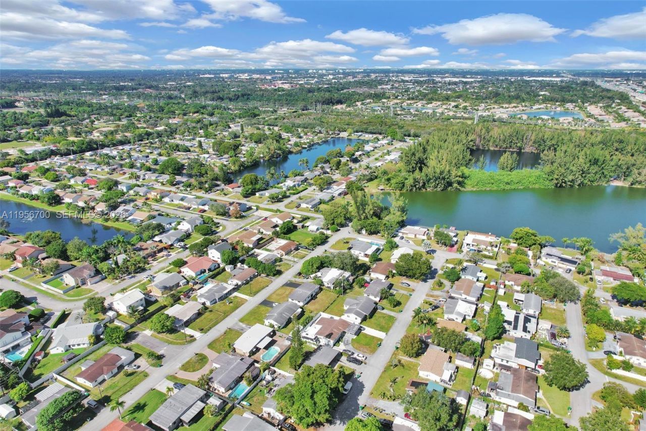 5730 SW 54th Ter, Davie, FL 33314 Photo