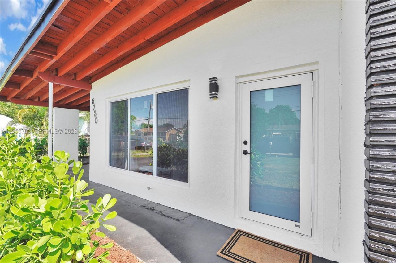 5730 SW 54th Ter, Davie, FL 33314 Photo