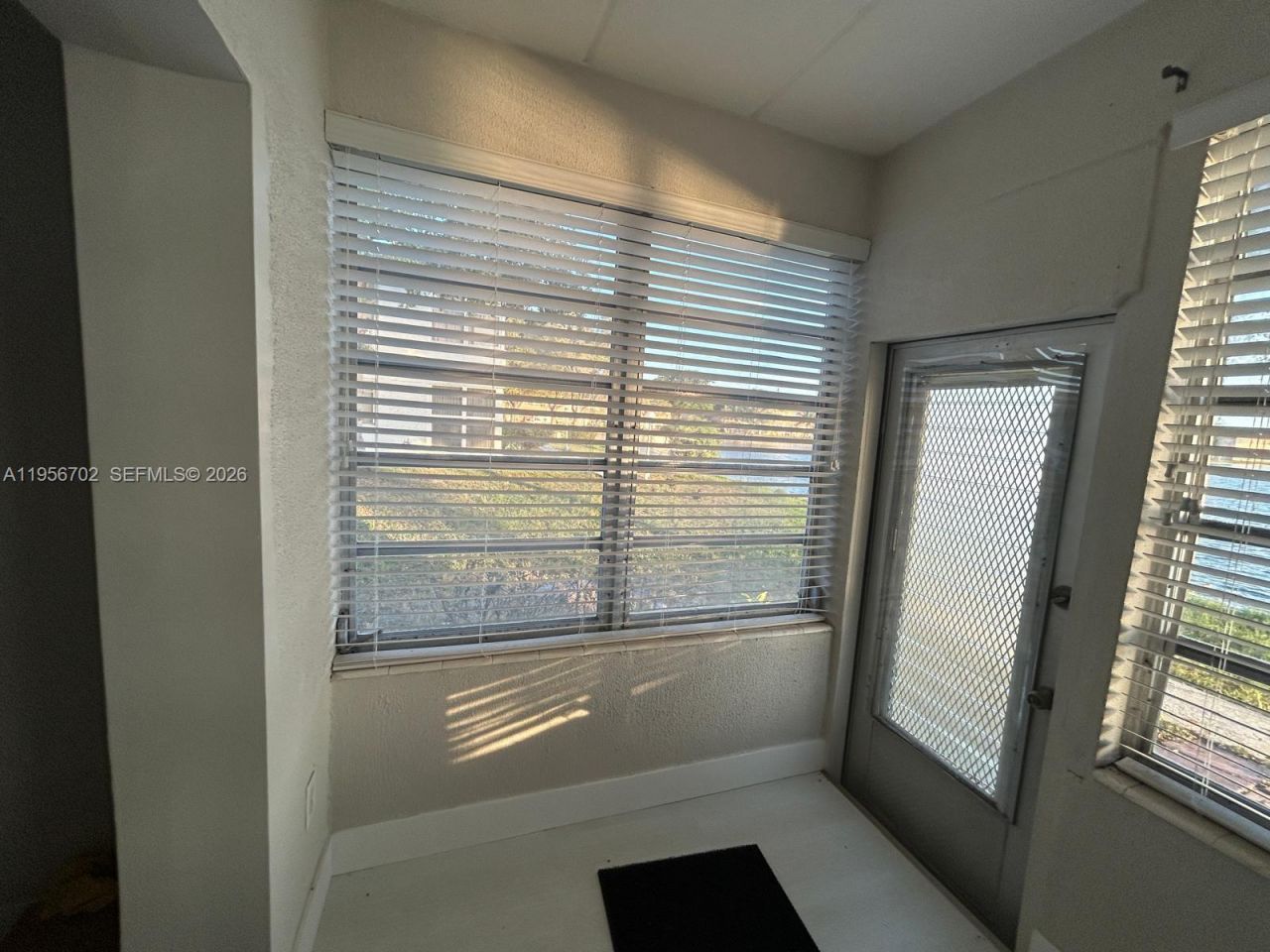 270 NE 191st St, Unit 101, Miami, FL 33179 Photo