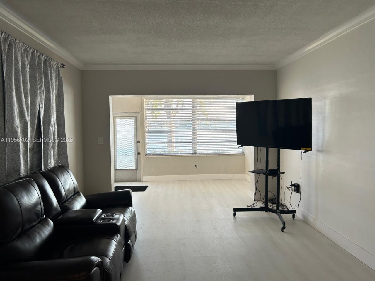 270 NE 191st St, Unit 101, Miami, FL 33179 Photo