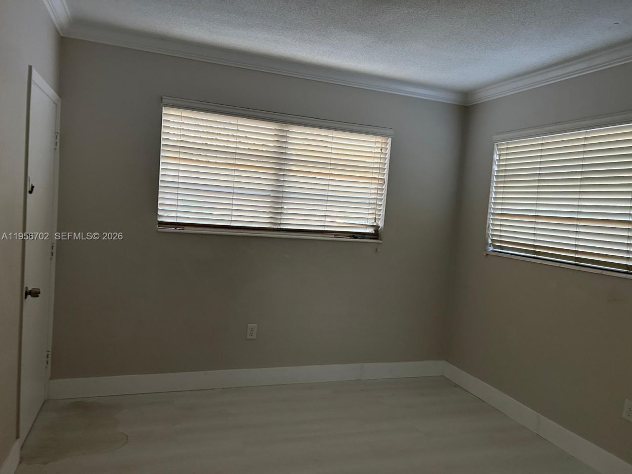 270 NE 191st St, Unit 101, Miami, FL 33179 Photo