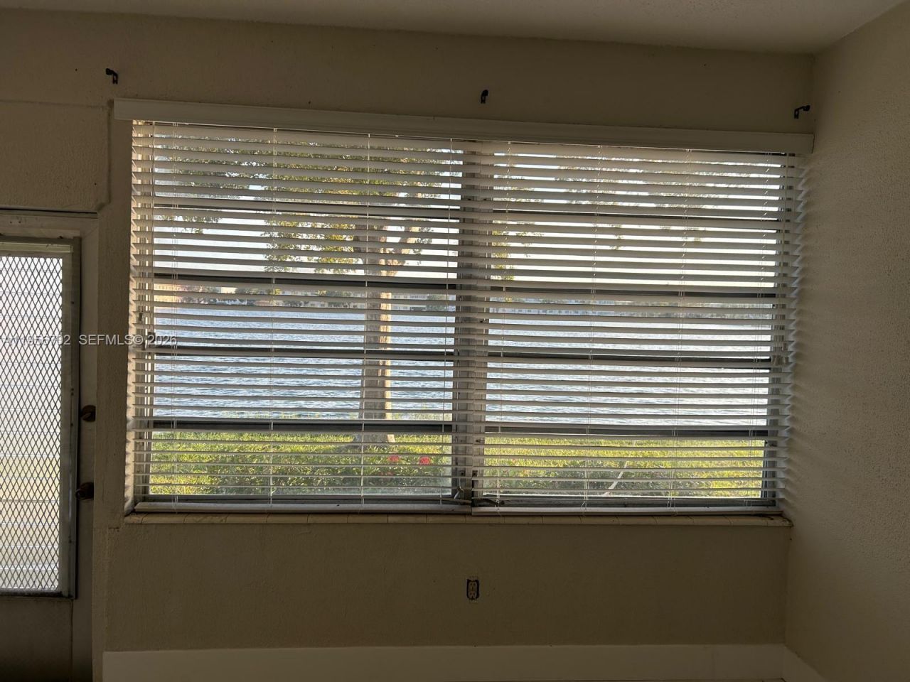 270 NE 191st St, Unit 101, Miami, FL 33179 Photo