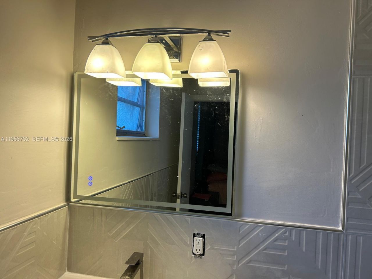 270 NE 191st St, Unit 101, Miami, FL 33179 Photo