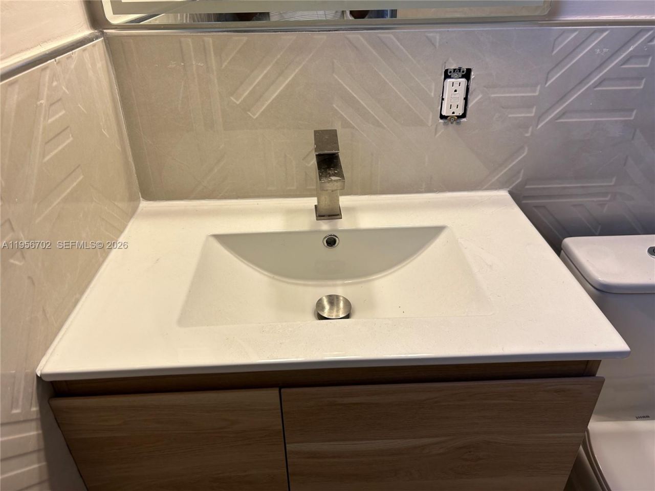 270 NE 191st St, Unit 101, Miami, FL 33179 Photo