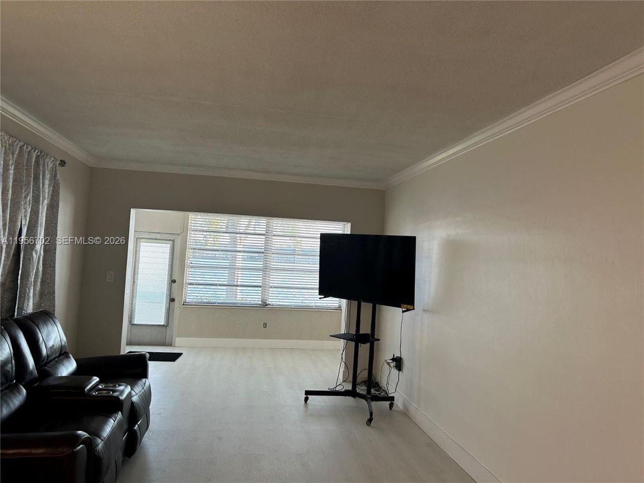 270 NE 191st St, Unit 101, Miami, FL 33179 Photo
