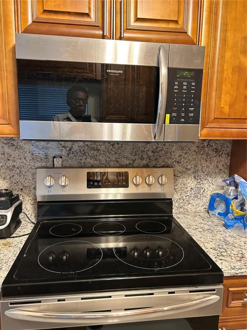 270 NE 191st St, Unit 101, Miami, FL 33179 Photo