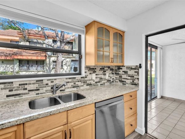 3405 Emerald Oaks Dr, Unit 207, Hollywood, FL 33021