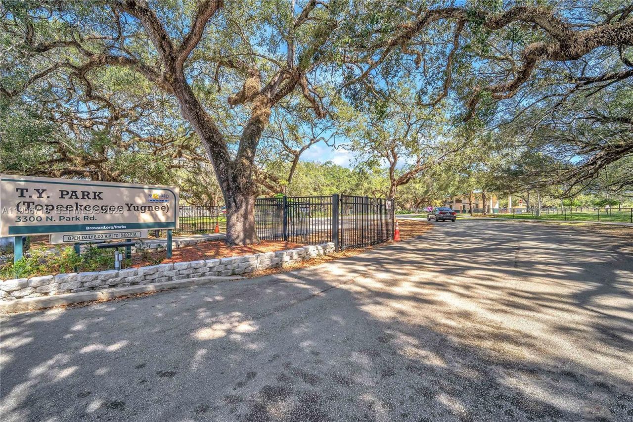 3405 Emerald Oaks Dr, Unit 207, Hollywood, FL 33021 Photo