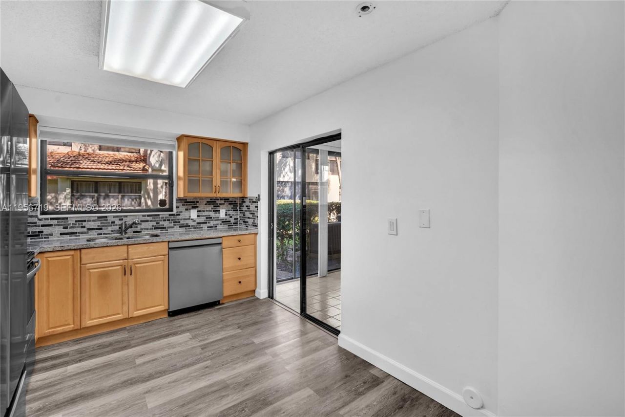 3405 Emerald Oaks Dr, Unit 207, Hollywood, FL 33021 Photo