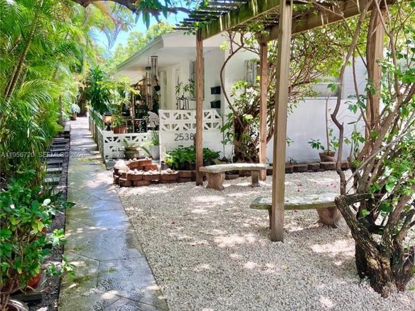 2538 SW 11th St, Unit 2, Miami, FL 33135