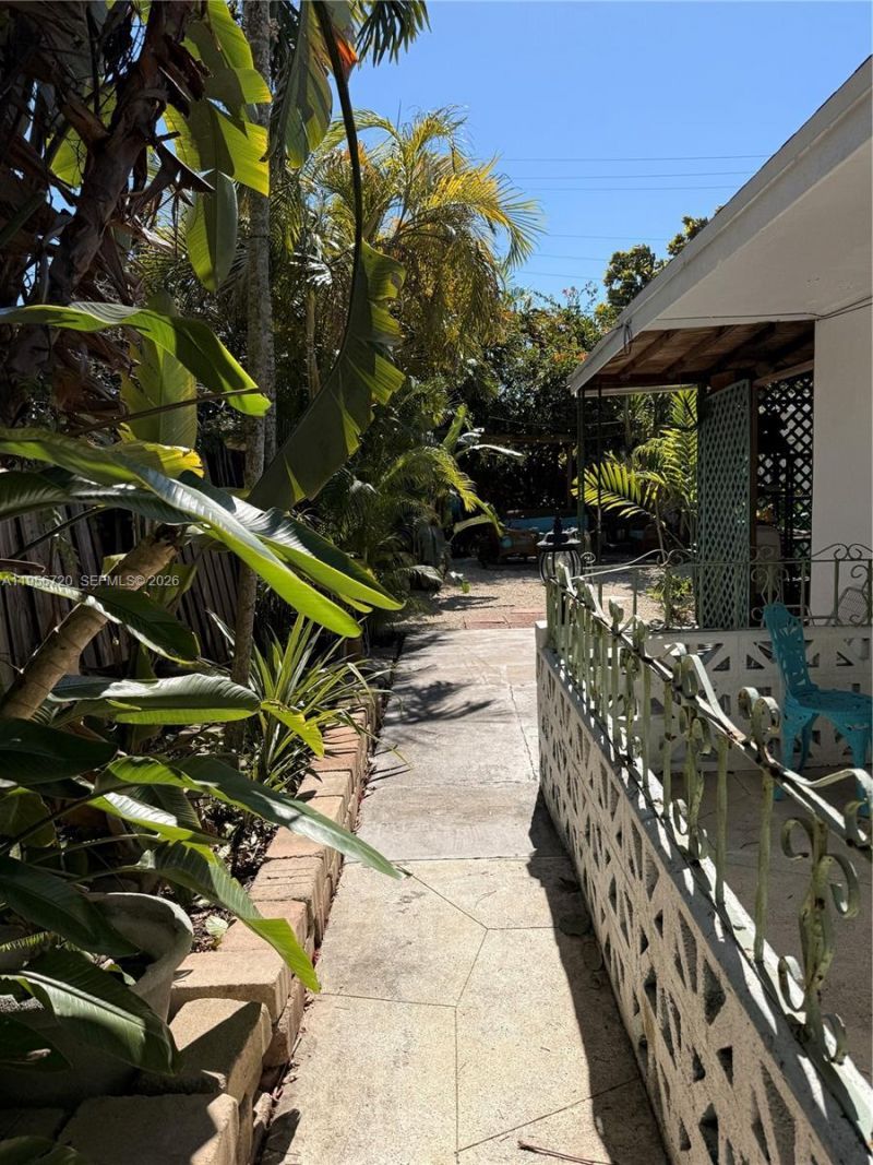 2538 SW 11th St, Unit 2, Miami, FL 33135 Photo