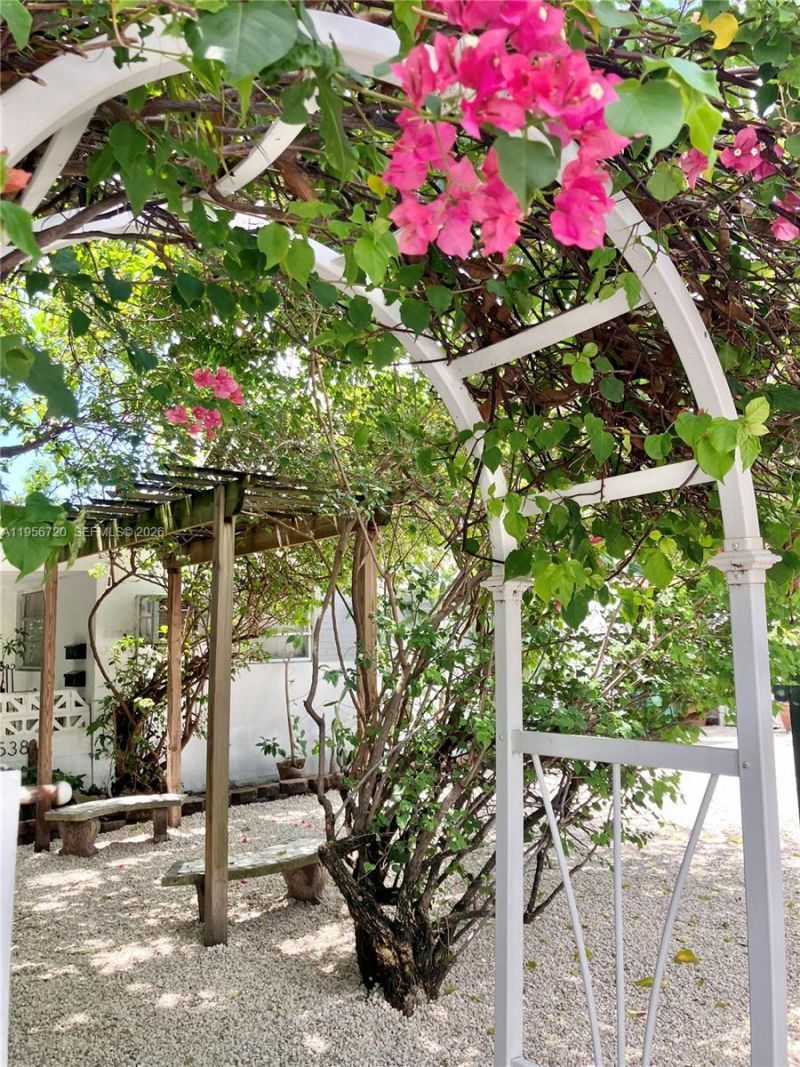 2538 SW 11th St, Unit 2, Miami, FL 33135 Photo