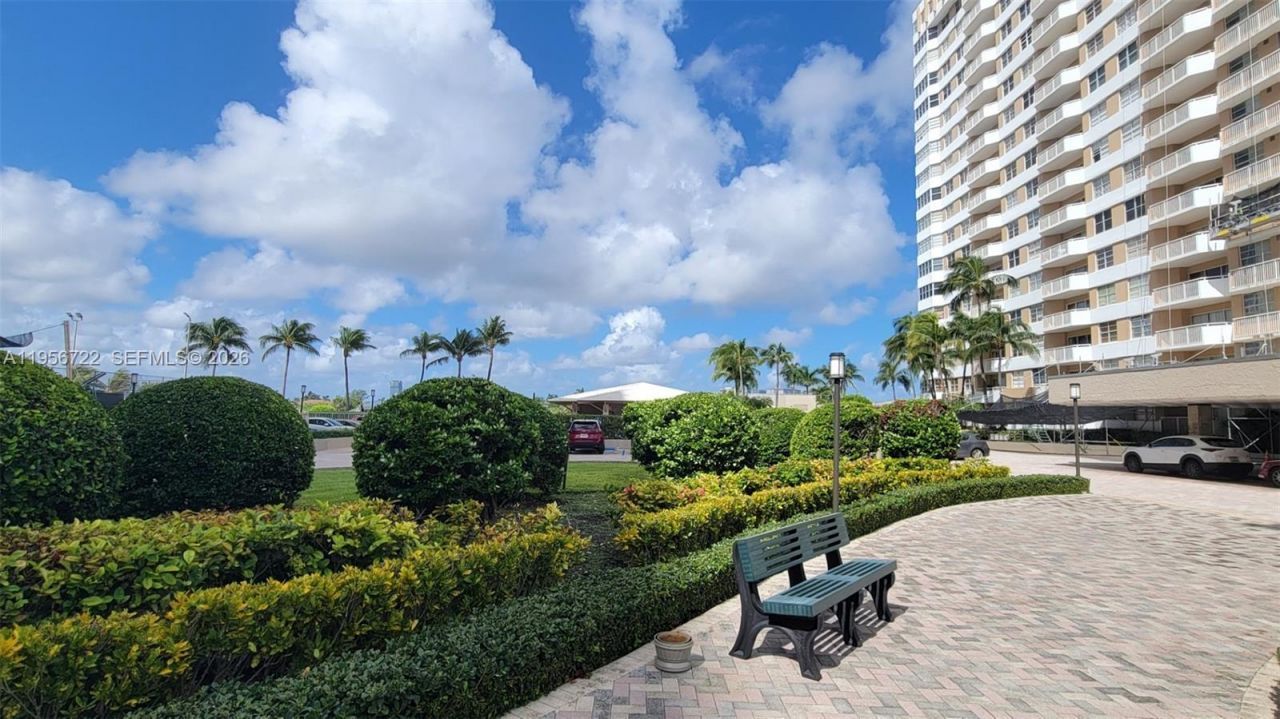 1965 S Ocean Dr, Unit ME, Hallandale Beach, FL 33009 Photo