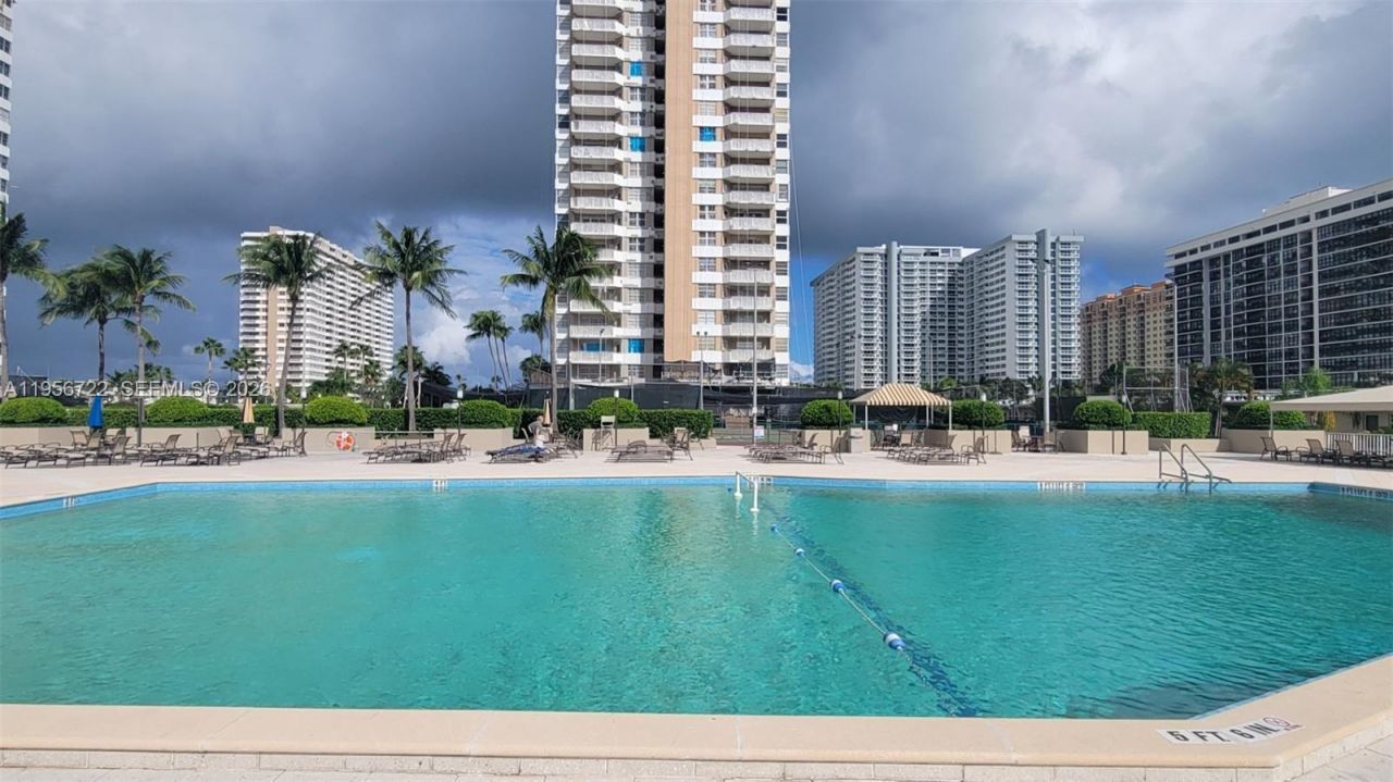 1965 S Ocean Dr, Unit ME, Hallandale Beach, FL 33009 Photo