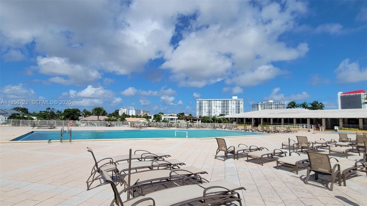 1965 S Ocean Dr, Unit ME, Hallandale Beach, FL 33009 Photo