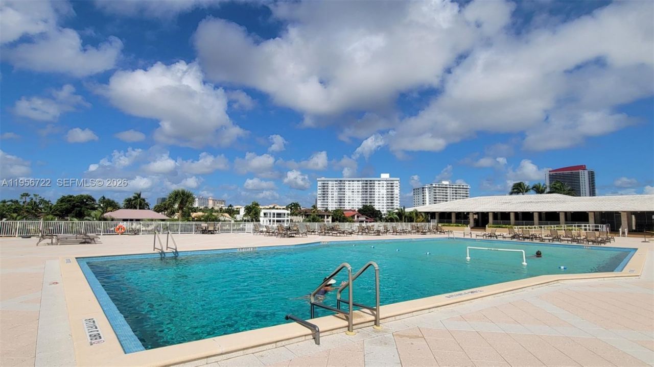 1965 S Ocean Dr, Unit ME, Hallandale Beach, FL 33009 Photo