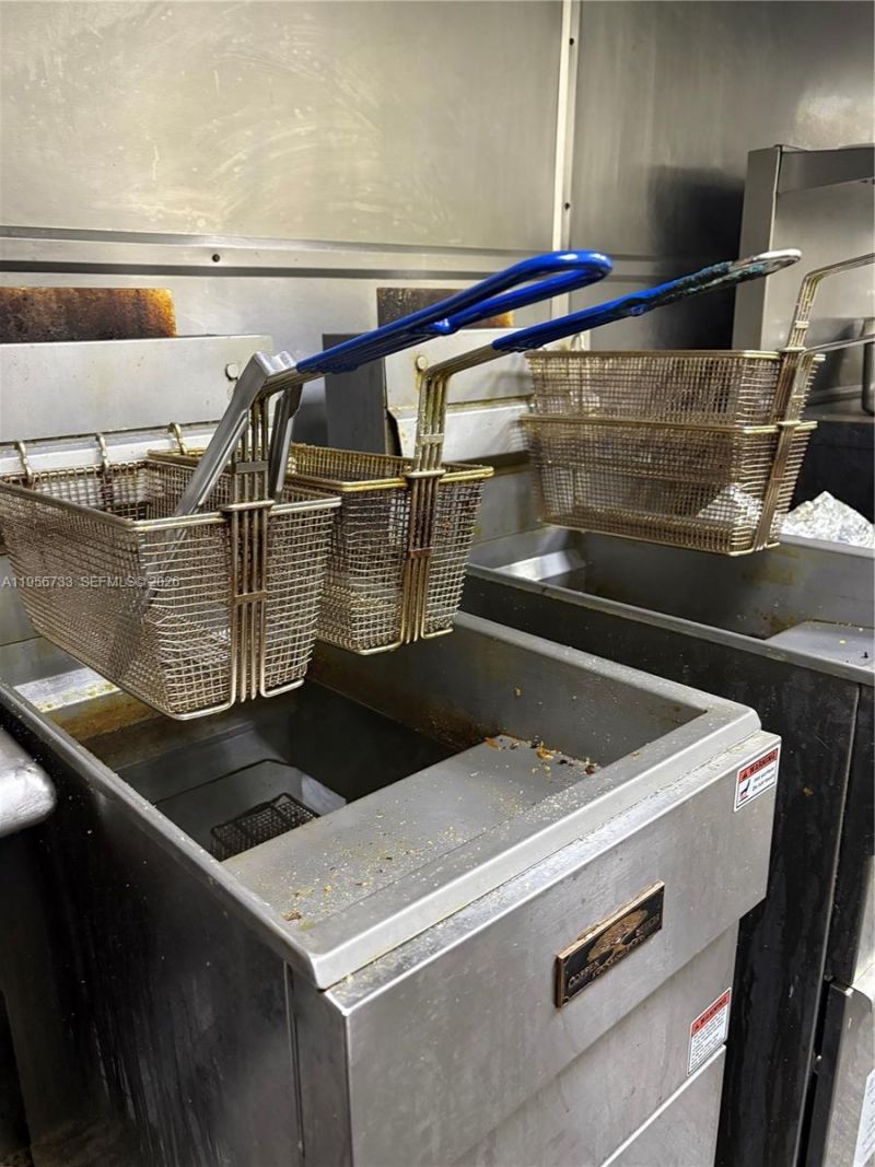 8401 NW South River Dr, Medley, FL 33166 Photo