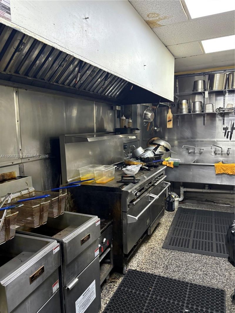 8401 NW South River Dr, Medley, FL 33166 Photo