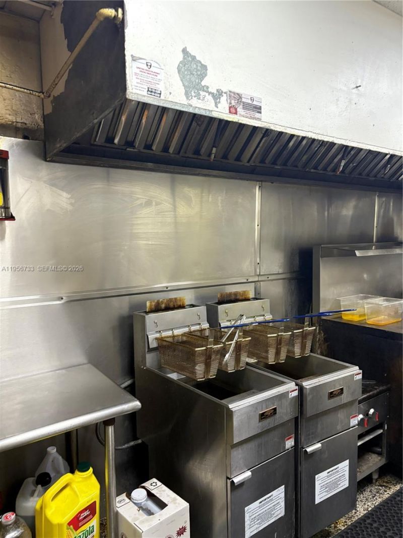 8401 NW South River Dr, Medley, FL 33166 Photo